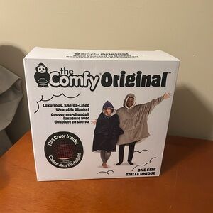 BRAND NEW The Comfy Original Wearable Blanket- Flannel Pattern